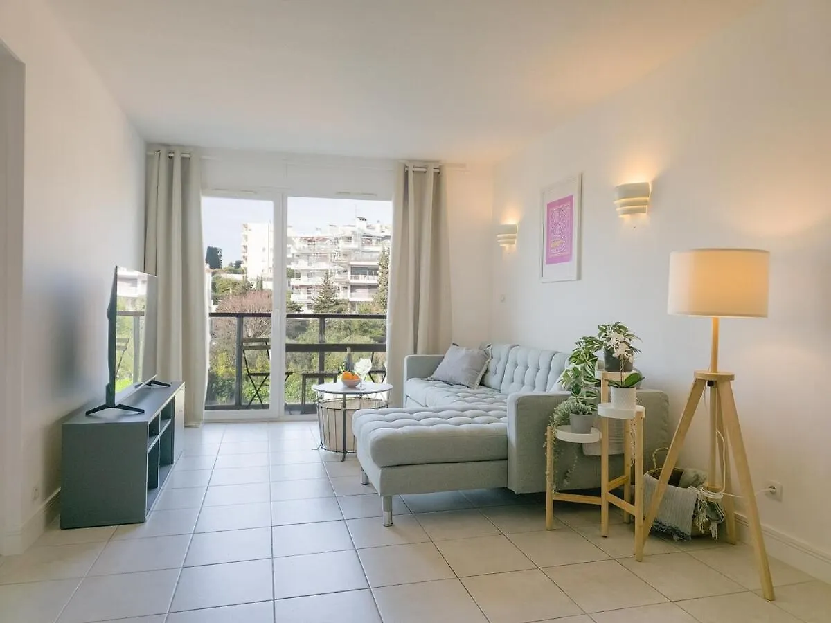 A022 Chic Cannes Flat Balcony Parking Apartment